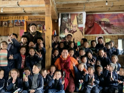 仁波切參訪瑪南地區小學